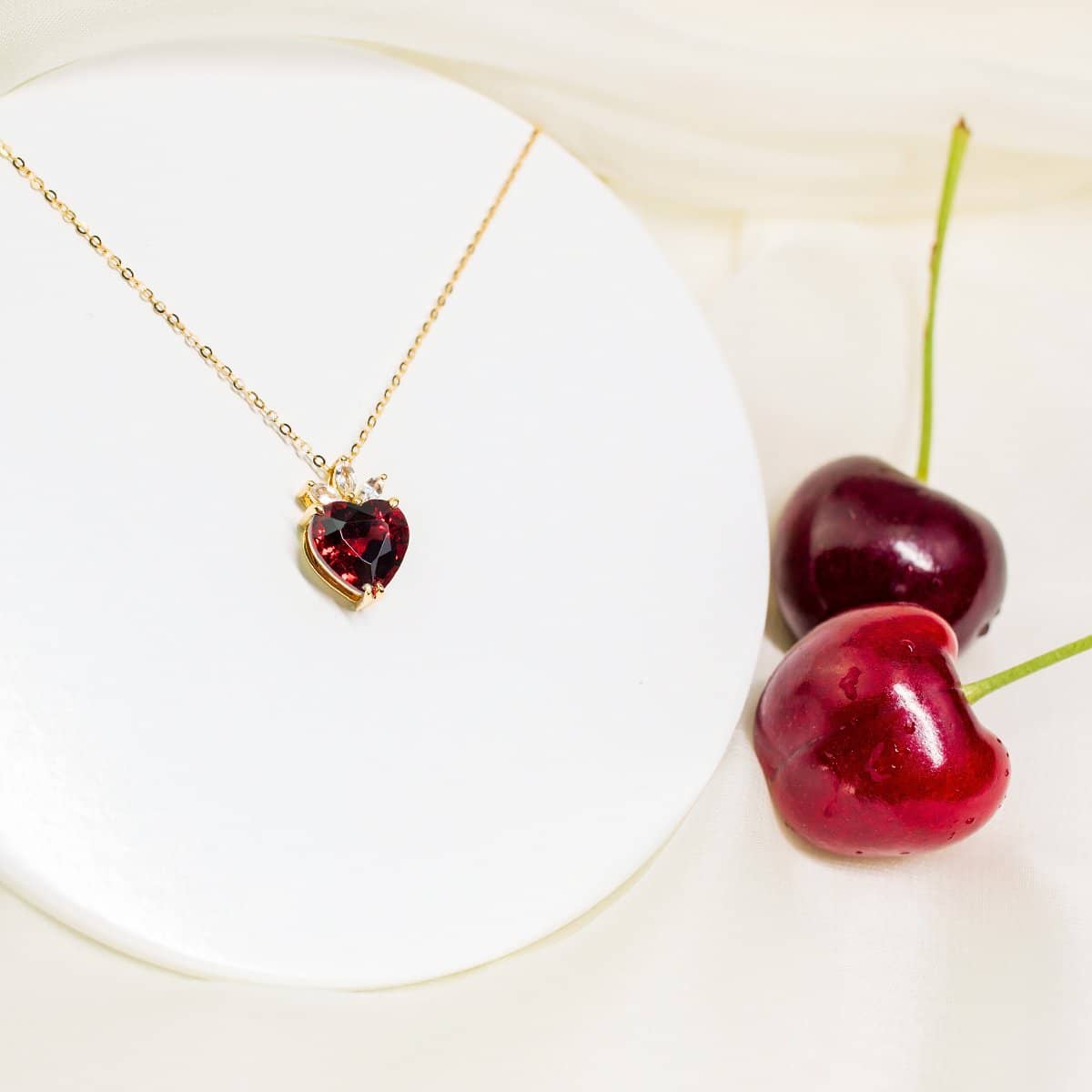 18K SOLID GOLD GARNET AND DIAMOND NECKLACE - Melbourne, Australia