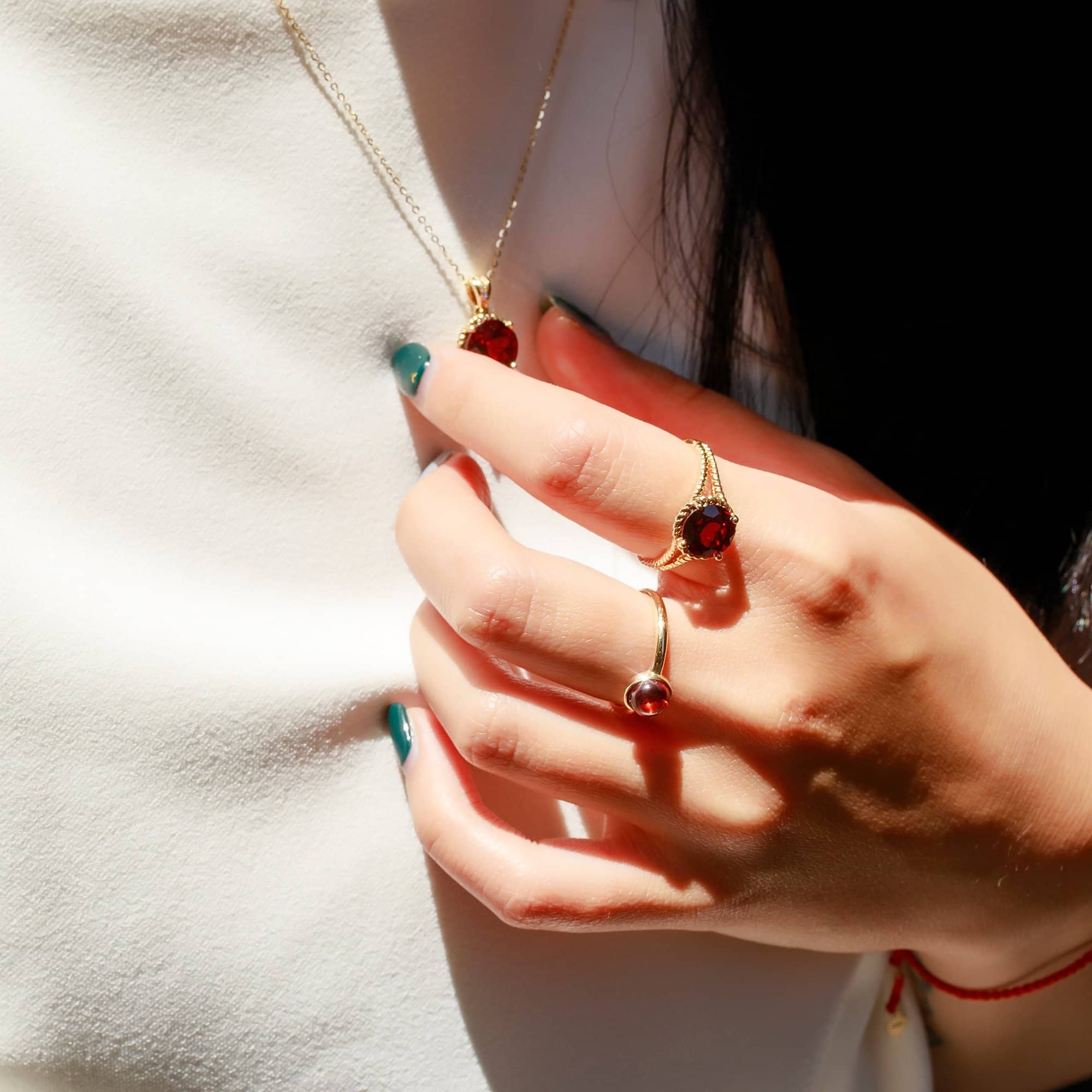 18K SOLID GOLD GARNET STATEMENT RING - Melbourne Australia