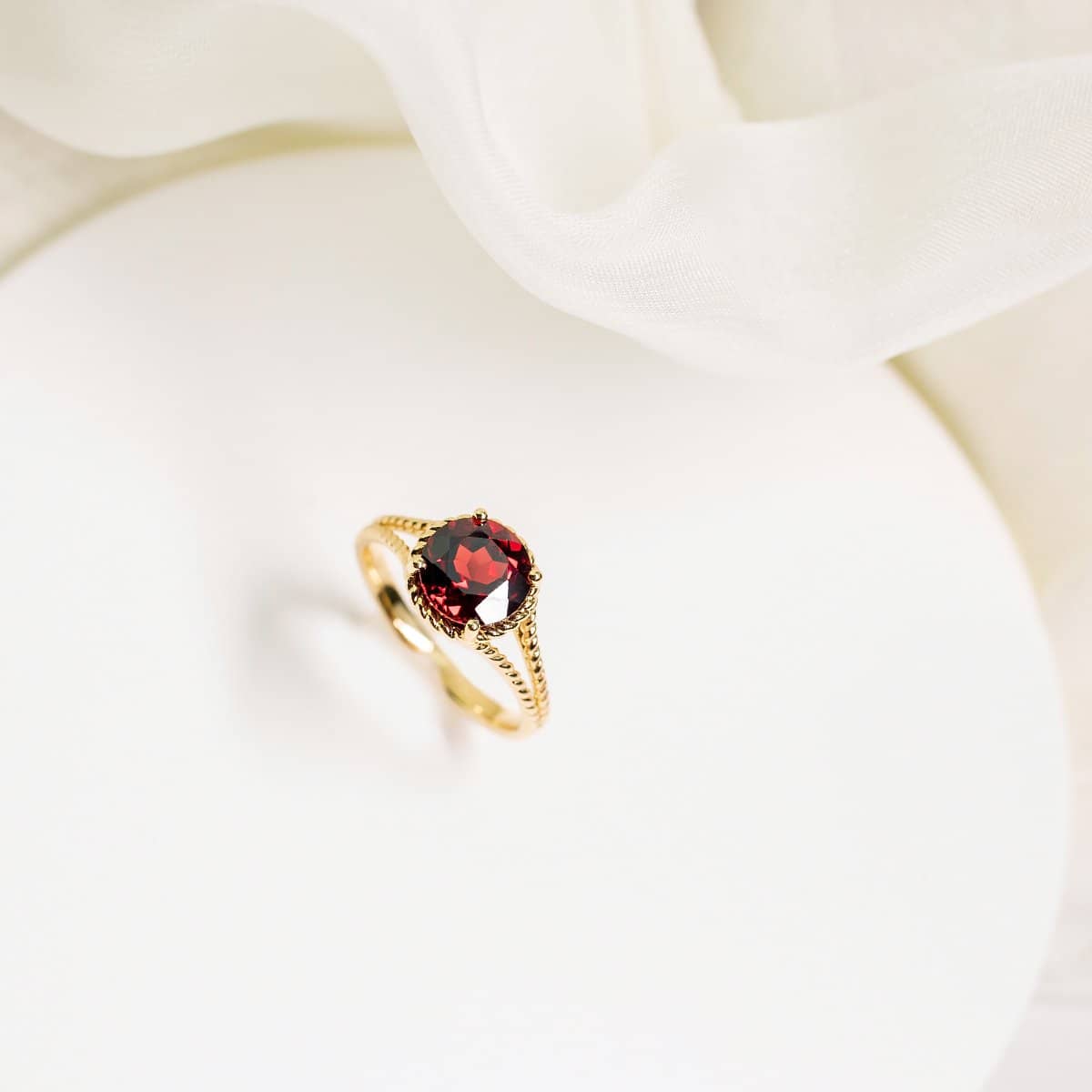 18K SOLID GOLD GARNET STATEMENT RING - Melbourne Australia