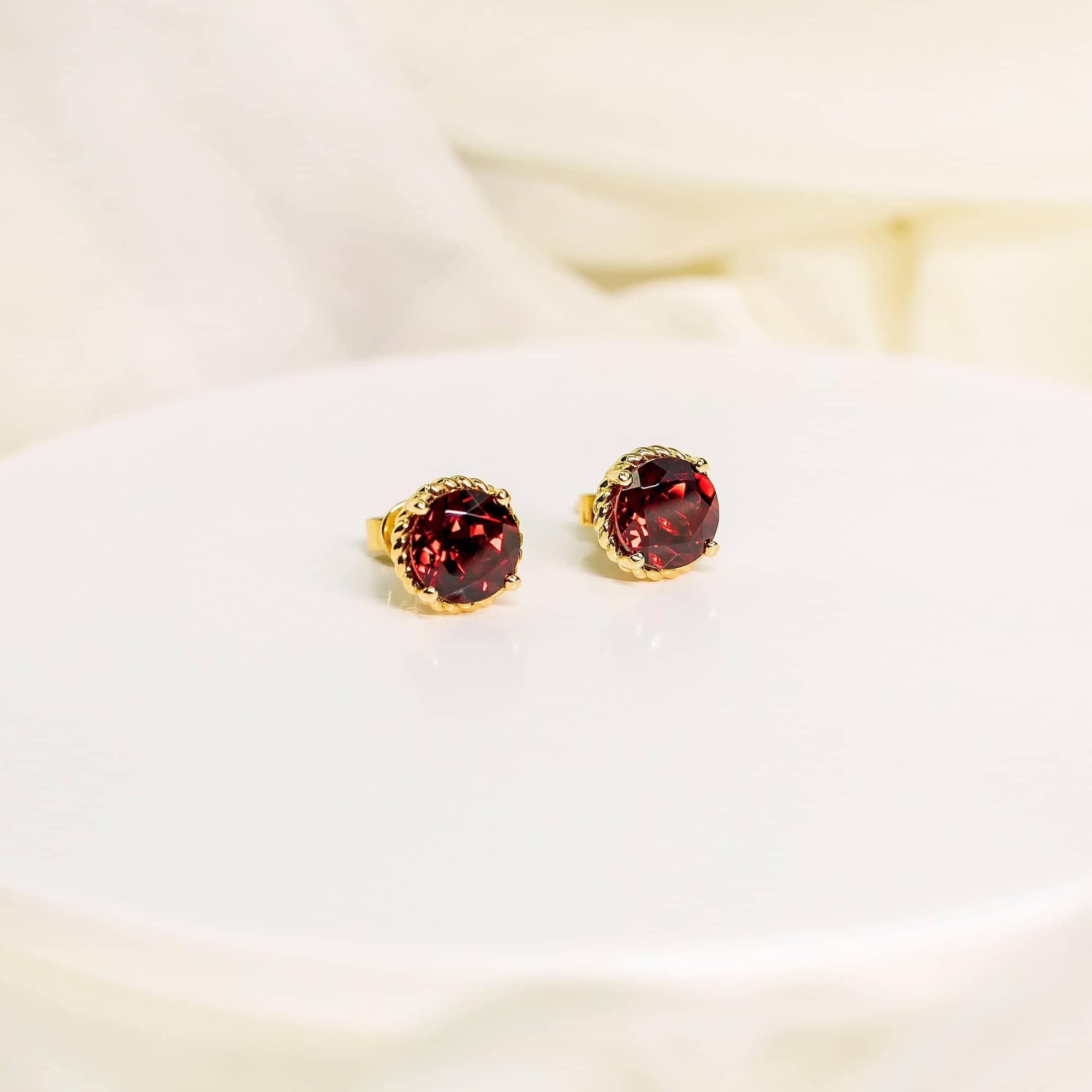 18K SOLID GOLD GARNET STUD EARRINGS - Melbourne, Australia