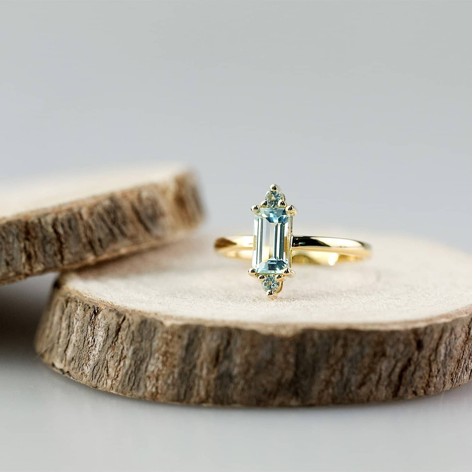 18K SOLID GOLD TOPAZ STATEMENT RING - Melbourne, Australia