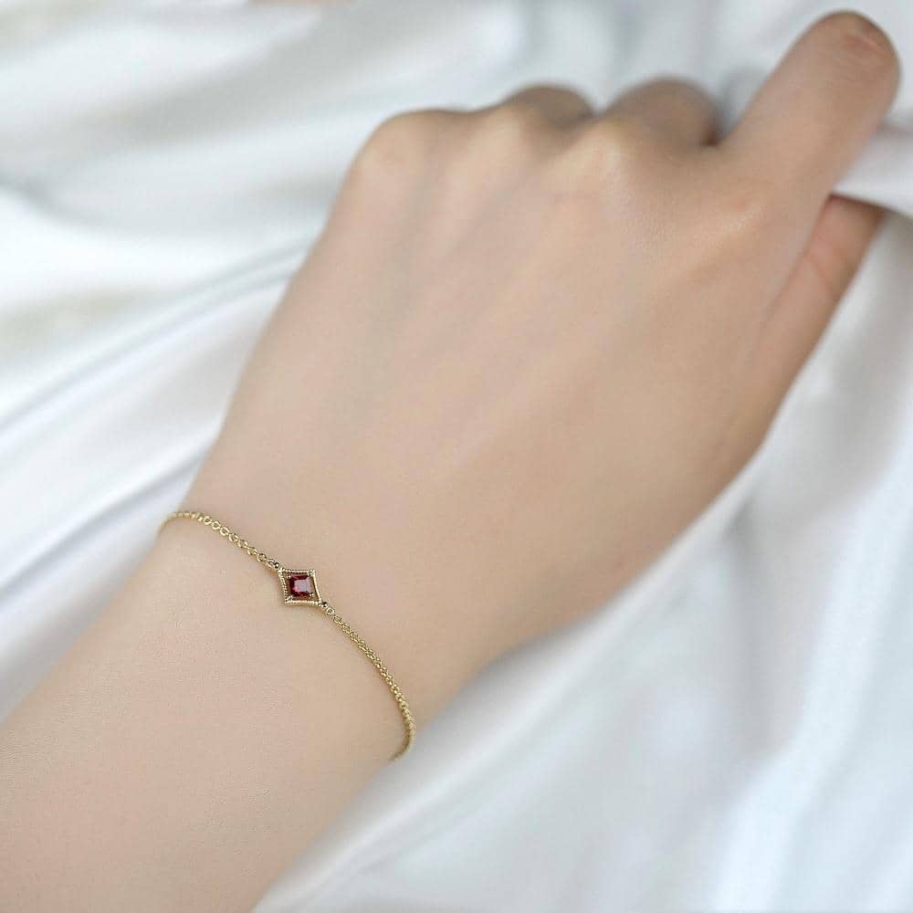 18k Solid Gold Vintage Sqaure Cut Natural Ruby Bracelet - Melbourne, Australia